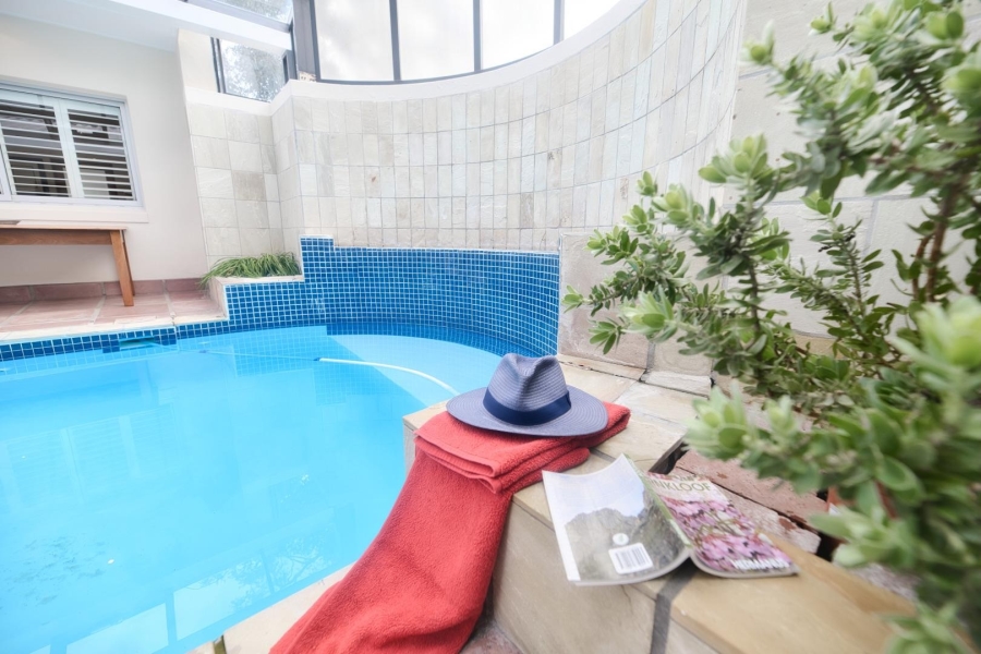 5 Bedroom Property for Sale in Fernkloof Estate Western Cape